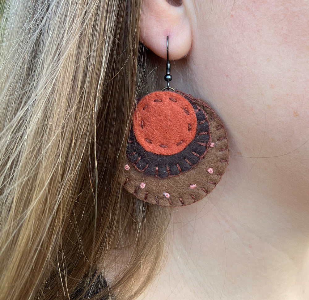 Round drop felt earrings in earthy colours. Handmade