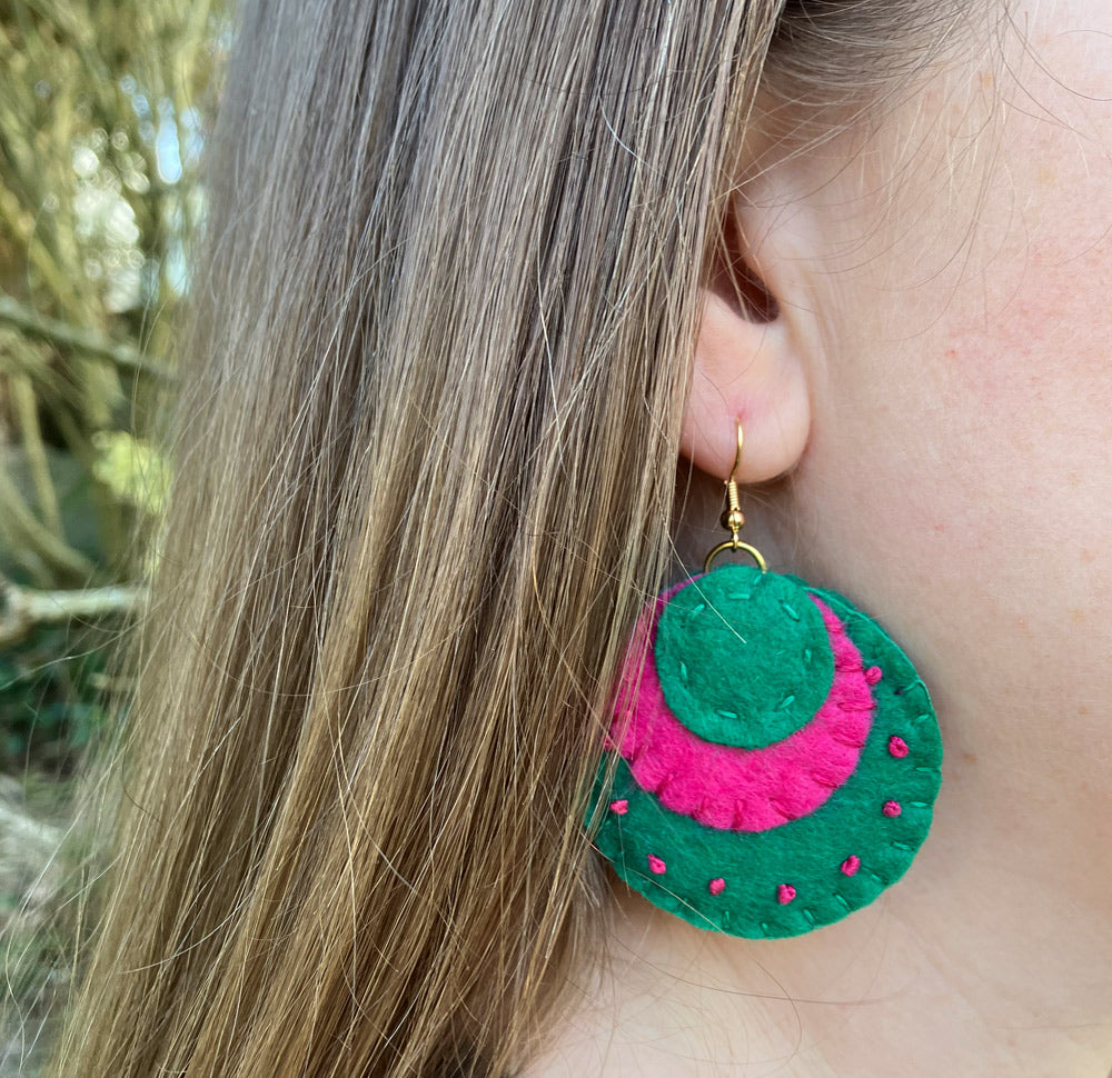 Handmade felt circular earings with gold hooks. Emerald and cerise pink