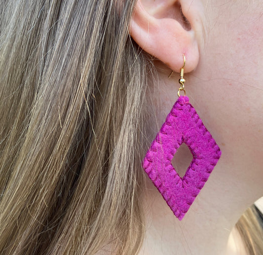 Dianond shape natural felt drop earrings. Colour magenta pink. Gold hook ear fixing.