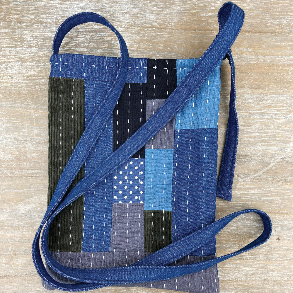 Handmade textile shoulder bag sewn in slow stitch. Made in cotton, denim, linen and cord.