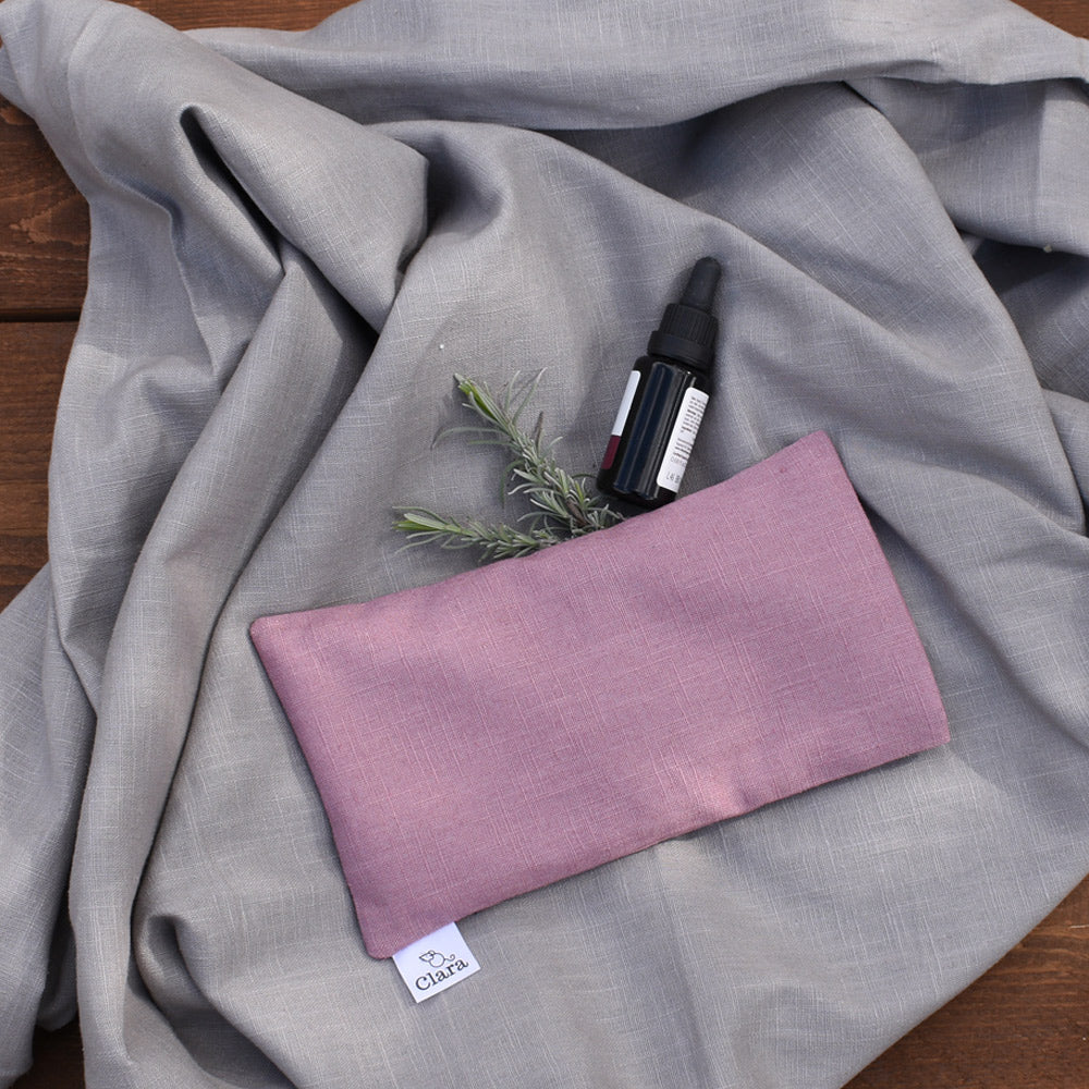 Comforting wheat and lavencer linen eye pillow. Perfect for tired eyes and taking the stress out of your day by helping you to unwind.