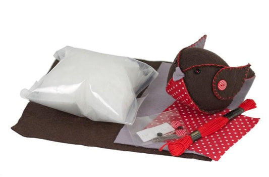 Robin Felt Craft Sewing Kit Content