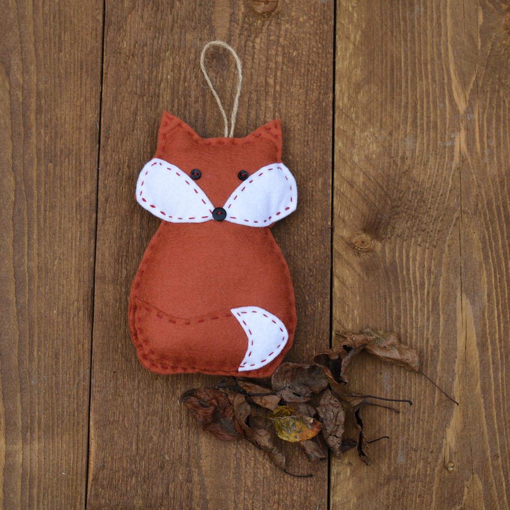 Fox mini felt sewiing kit.
