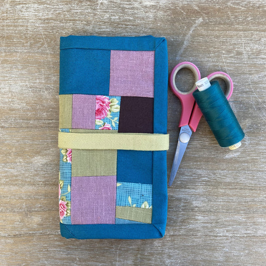 Sewing accessory sewing case. Handstitch in linen and cotton fabrics