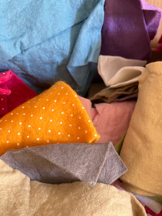 Natural, Jomil Felt Scraps & Off Cuts - Box of mixed colours and varying sizes